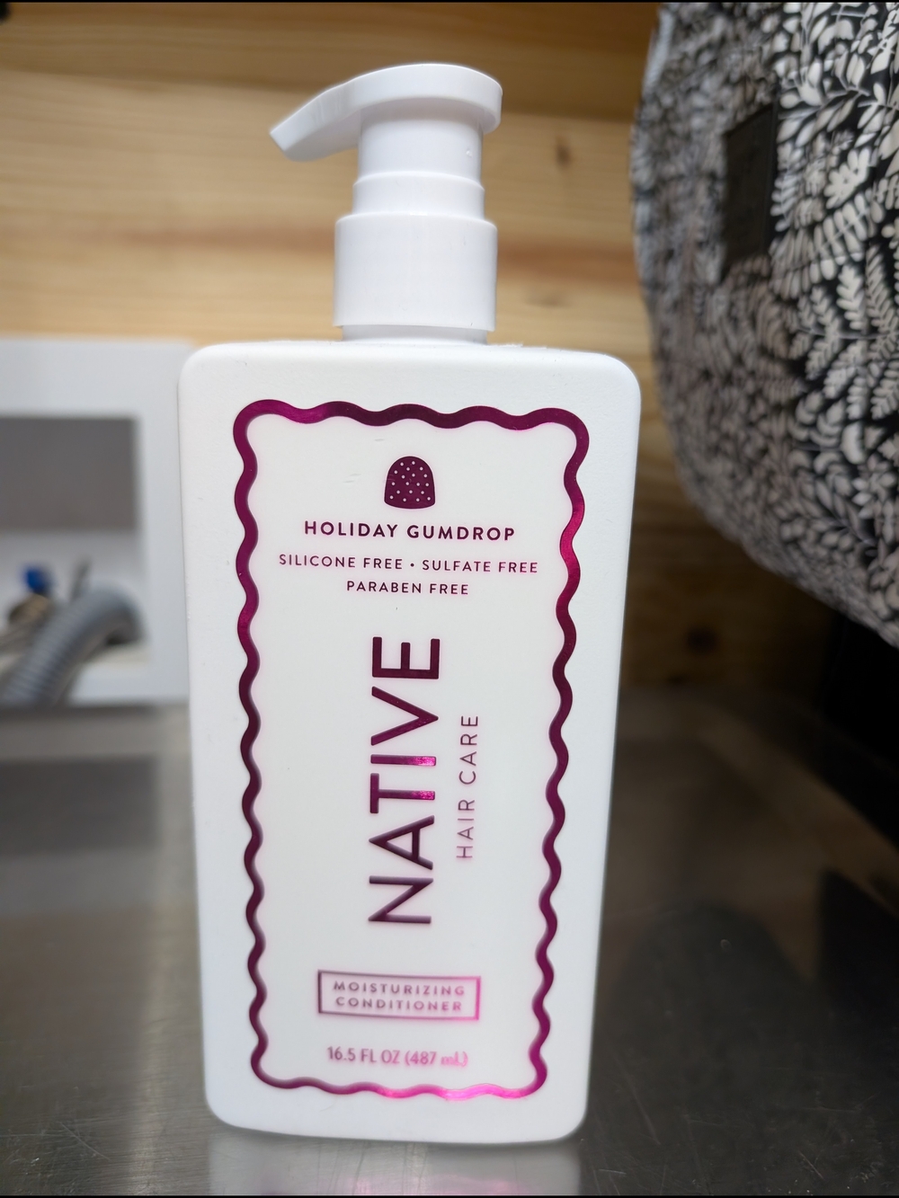 Native Holiday Gumdrop Moisturizing Conditioner - White & Deep Pink